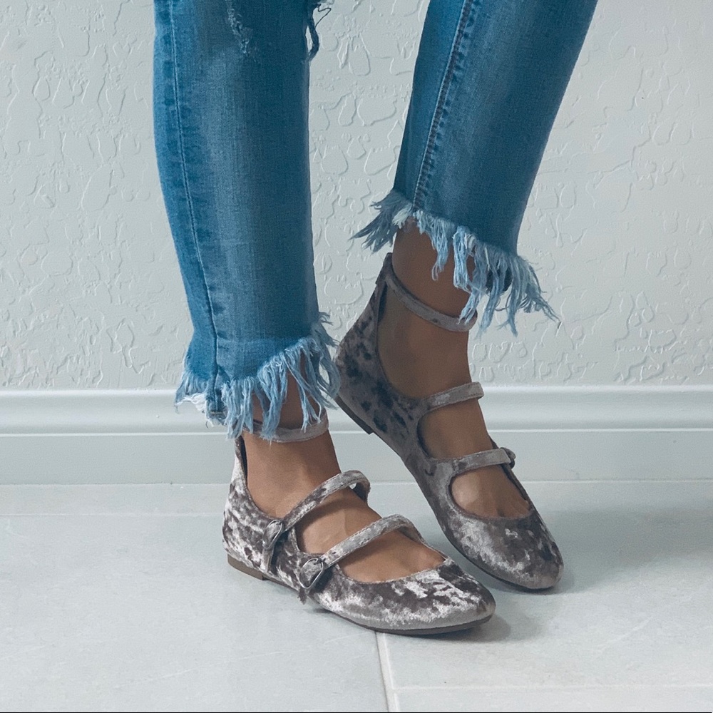 Romantic Crushed Velvet Mary Jane Ballet Flat - Picture 6 of 7